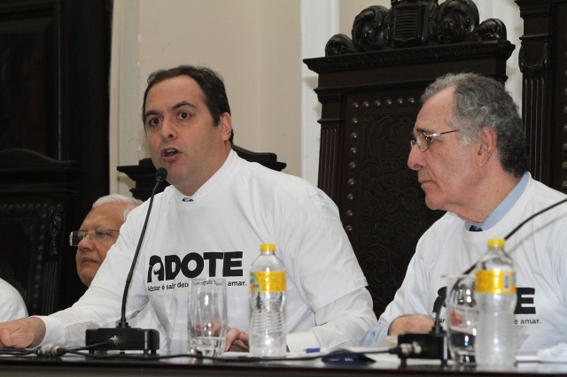 Governador Paulo Câmara durante lançamento da campanha -Adote - adotar é saber deixar alguém te amar-  do TJPE023