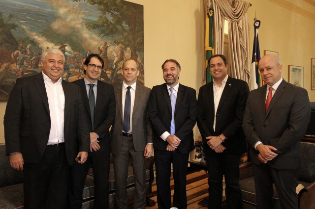 Governador Paulo Câmara recebe convite da posse de Marcos Loreto no TCE16